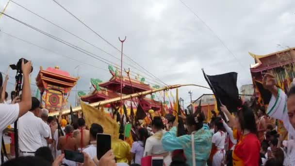 Phuket Tailandia Octubre 2018 Gente Pone Una Fina Placa Dorada — Vídeos de Stock