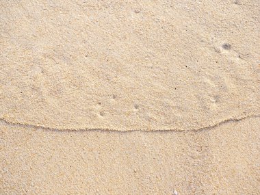 Sahildeki kum zeminini kapatın, arka planda ve desenli