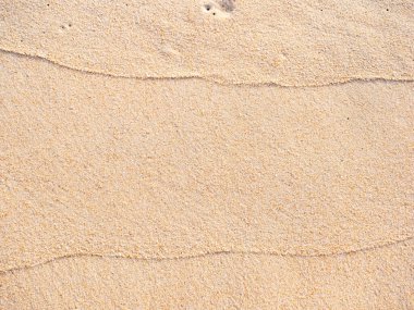 Sahildeki kum zeminini kapatın, arka planda ve desenli