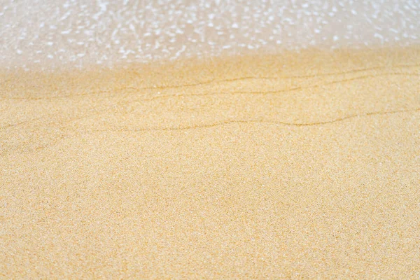 Закрыть Песчаный Пляж Голубым Фоном Морских Волн — стоковое фото