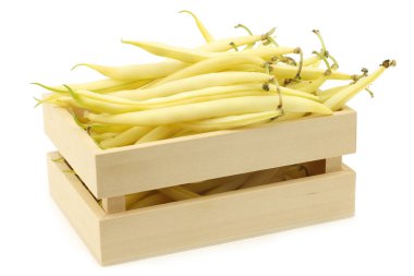 Mezarda beyaz zemin üzerine sarı balmumu fasulye (Phaseolus vulgaris)