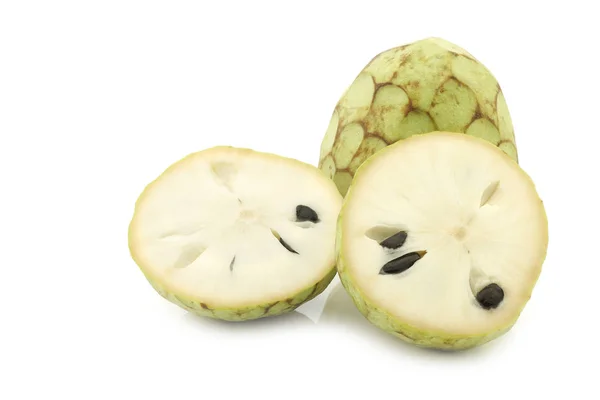 Frutas Frescas Cherimoya Annona Cherimola Sobre Fundo Branco — Fotografia de Stock