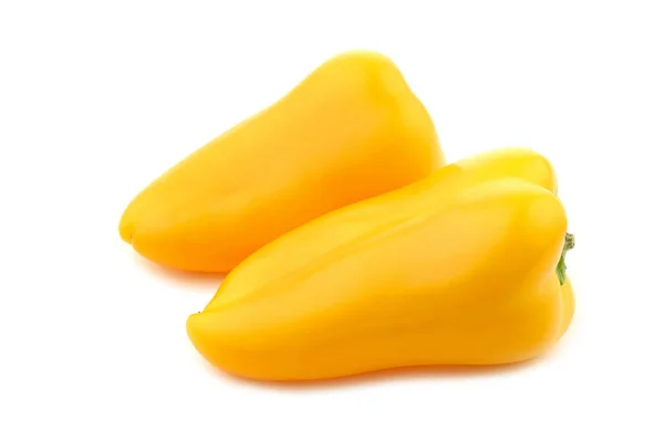 Zwei Gelbe Süße Snack Paprika Auf Weißem Hintergrund — Stockfoto