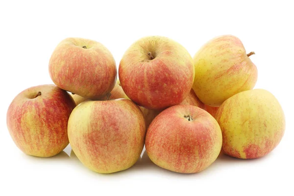 Manzanas Frescas Para Cocinar Una Caja Madera Sobre Fondo Blanco —  Fotos de Stock