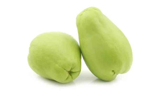 Beyaz Arka Planda Chayote Meyveleri Sechium Edulis — Stok fotoğraf