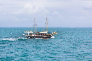 Hint okyanusunda inanılmaz su üzerinde eski tekne