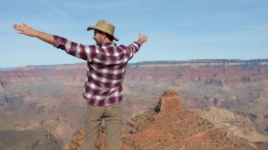 Büyük Kanyon'a ellerini başarı adam kaldırdı