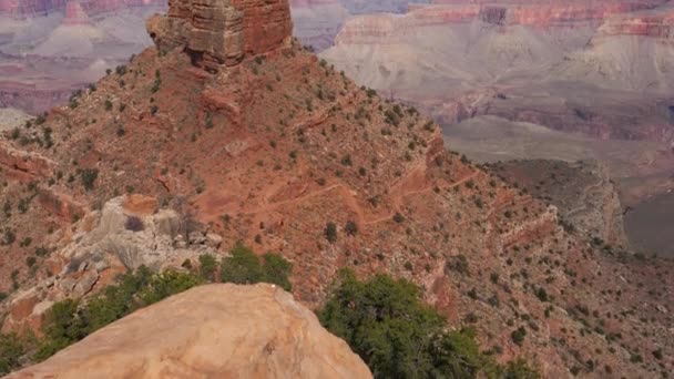 Bottom-Up Panorama van de verbazingwekkende grootste monumentale rotsen van de Grand Canyon — Stockvideo