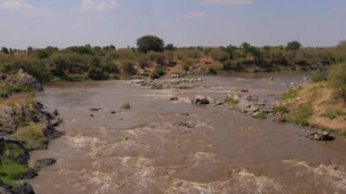 Mara Nehri Afrika kahverengi su ile ünlü Rapids bir görünümünü