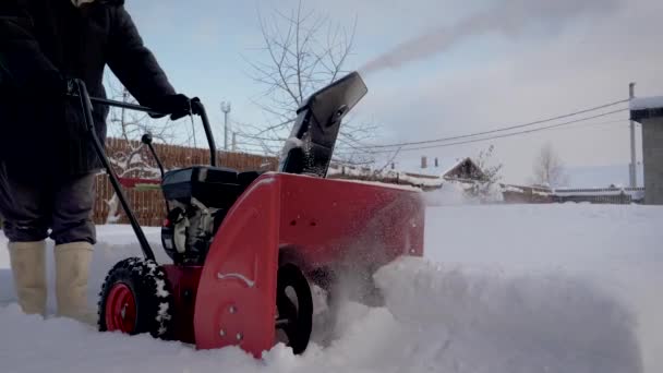 除雪車が雪のドリフトを削除します — ストック動画