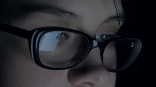 Woman Uses A Tablet At Night The Screen Of Which Is Reflected On The Glasses — Stock Video