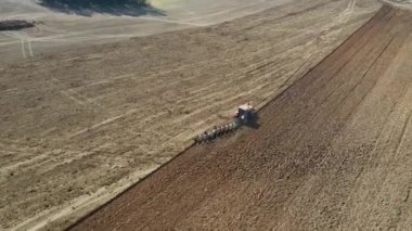 Hava Görünümü Dikim önce Alan Pulluk ile Tarım Traktör