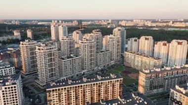 Yüksek Panelli Evlerin Yeni Yerleşim Alanı Üzerindeki Hava Uçuşu