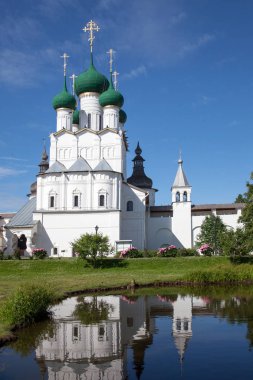 Rostov Kremlin ve gölet aynada kendi yansıması Ortodoks Katedrali
