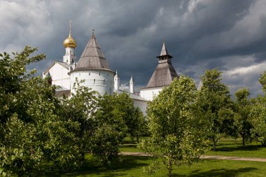 Rostov Kremlin'in fırtına öncesi sessizlik Büyükşehir bahçesinden görünüm