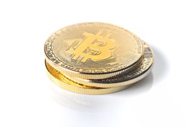Altın bitcoin beyaz, sığ odaklanmak izole
