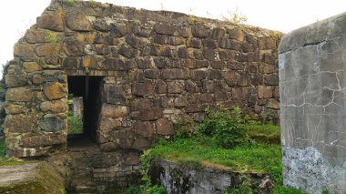 Modern dünyada eski kalıntılar.