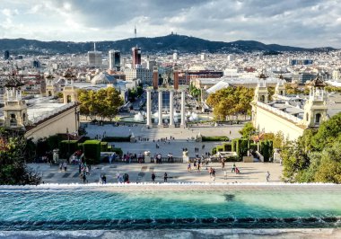 Barcelona üzerinden Katalonya Ulusal Sanat Müzesi (Mnac) girişinden görüntüleyin. Catalonia, İspanya. Cityscape görünümü.