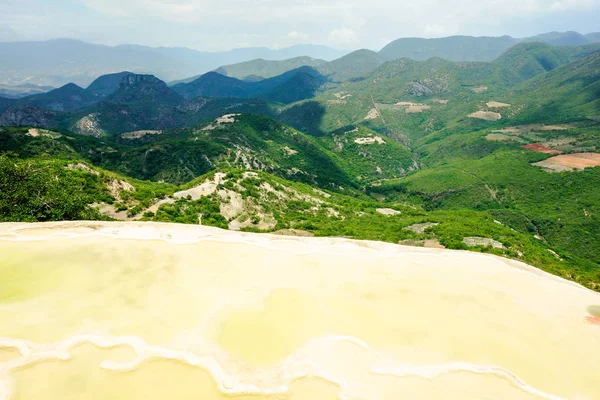 Hierve el Agua, Meksika 'nın Oaxaca eyaletindeki doğal kaya oluşumları..