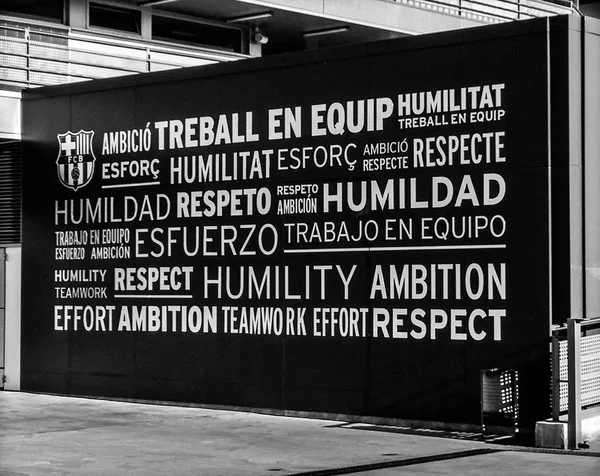 La Masia, Fc Barcelona Akademi okul değerlerinde duvarına. Barcelona 2017.