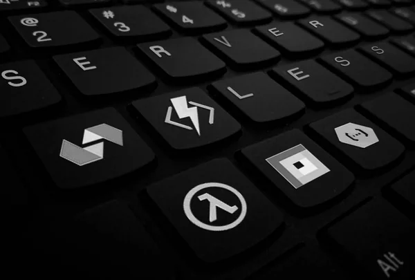 Sunucusuz bulut fonksiyonu olarak mimari bilgi işlem Servisi platformlar. Klavye tuşları sunucu daha az üzerinde yazıt ve logo ana bulut sağlayıcıları ile. Yazılım geliştirme web arka uç poster