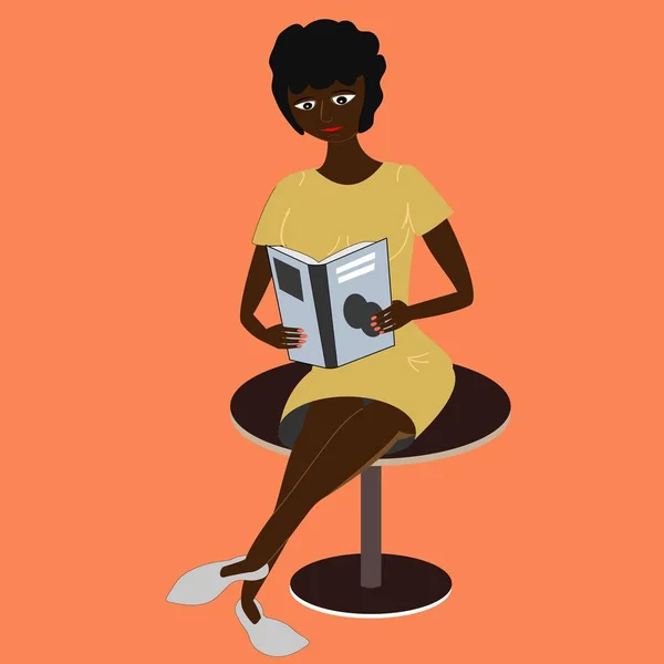 Siyah kadın bir kitap okur. Kıvırcık siyah saçlı kızla kağıt kitap tutar. Etnik karakteri izole bir nesne olarak. Eğitim veya eğlence okuma görüntü