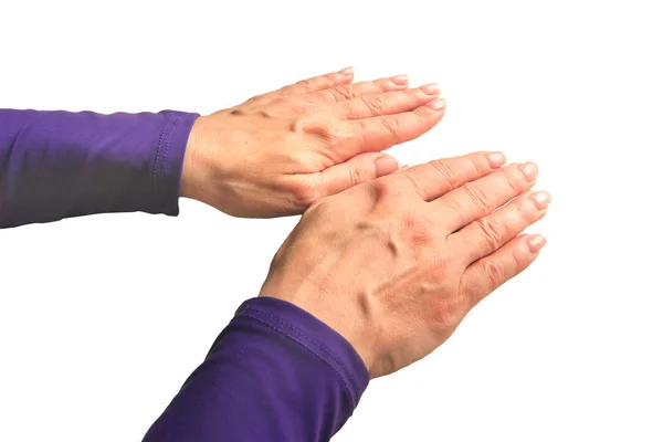 Orta yaşlı kadının elleri avuç içi aşağı. İzole bg üzerinde mockup