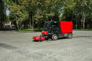Kentsel temizlik işlemi. Özel araç şehir sokak veya pa yıkıyor