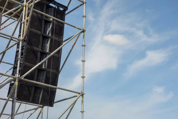 Huge loudspeakers of sound equipment on metal frame construction — 스톡 사진