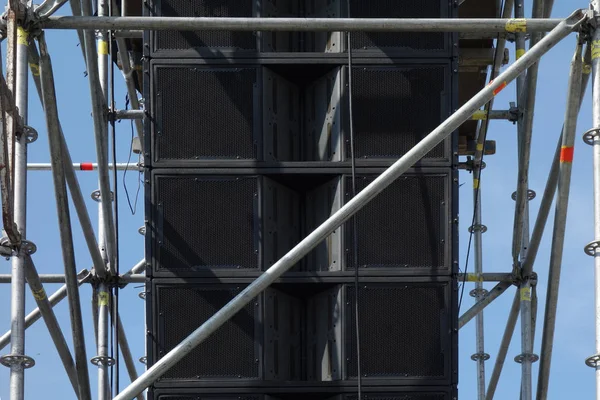 Huge loudspeakers of sound equipment on metal frame construction — 스톡 사진