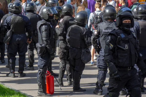 Kharkiv, Ukrayna, Eylül 2019 Polis grevi izliyor