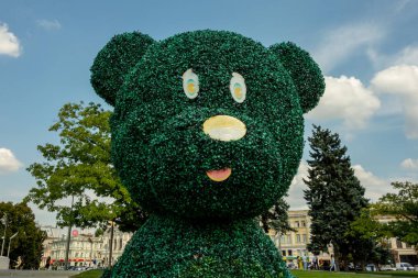 Kharkiv, Ukrayna, Ağustos 2019 Büyük oyuncak ayı figürü