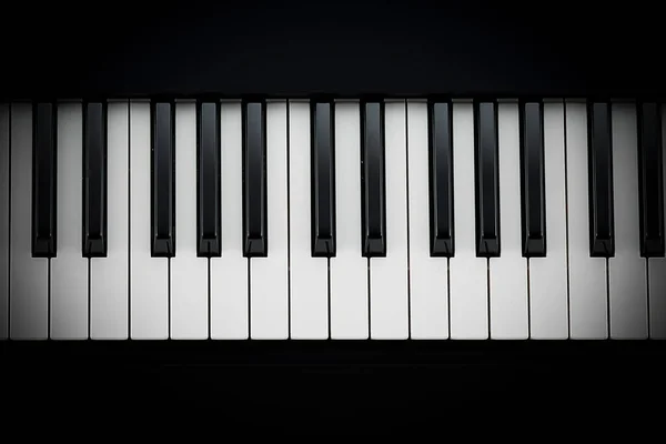 Müzik klavyesi üst görünüm arkaplanı. Sancak kavramı