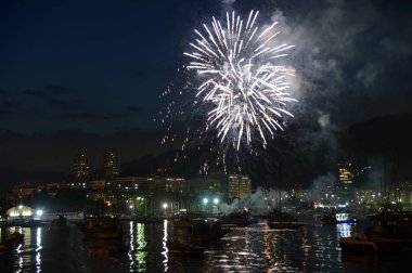 Rio de Janeiro, Brezilya - dezembro 19, 2017: fireworks Botafogo Cove erken akşamları yanan