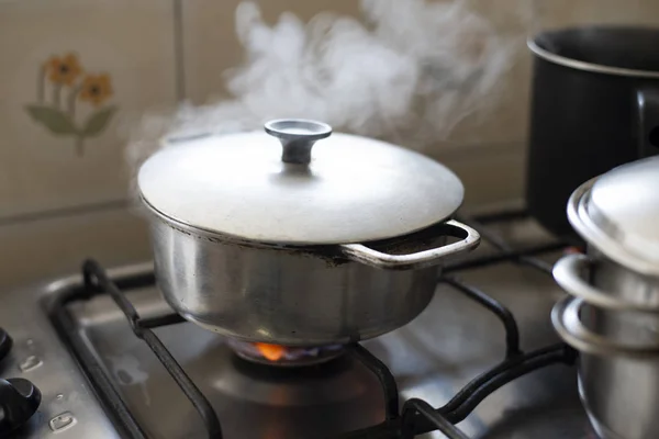 Aluminum Pan Stove Flame Goes Out Smoke — Stock Photo, Image