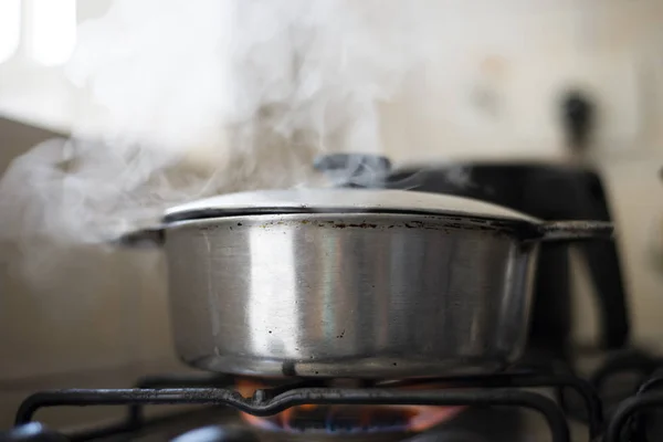 Aluminum Pan Stove Flame Goes Out Smoke — Stock Photo, Image