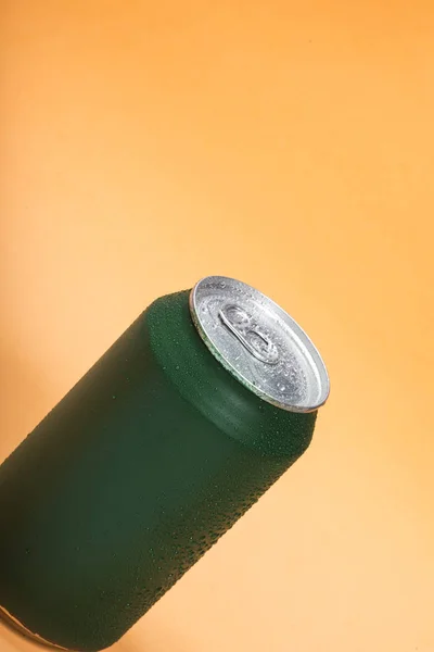 Boîtes Aluminium Coloré Avec Une Boisson Gazeuse — Photo