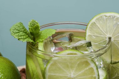 Cachaça, şeker ve limon ile yapılan tipik Brezilya içki, caipirinha,