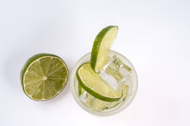 Cachaça, şeker ve limon ile yapılan tipik Brezilya içki, caipirinha,