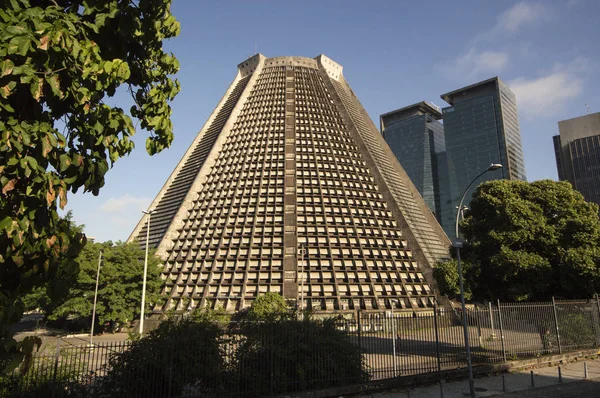 Facade of the cone-shaped metropolitan cathedral Rio de Janeiro — Stock Photo, Image