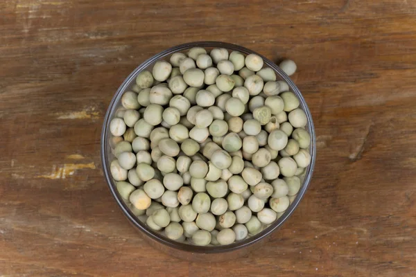 ガラスポットのエンドウ豆 — ストック写真