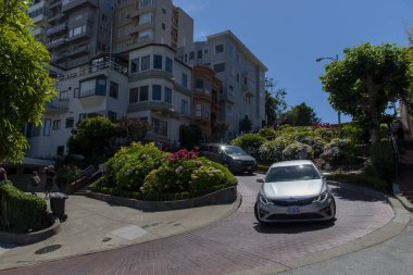 Lombard Stree