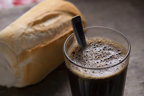 Kaffee und Brot — Stockfoto