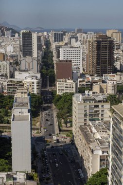 Rio de Janeiro, Brezilya - 11 Mayıs 2019: Rio de Janeiro'daki Leblon semtinin havadan görünümü ön planda olan cadde ve binalarla