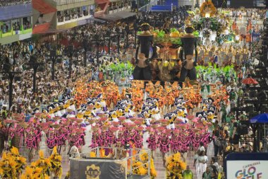 Rio, Brezilya - 21 Şubat 2020: Samba School Academicos do Cubango 'nun Marques de Sapucai Sambodromo' daki geçit töreni