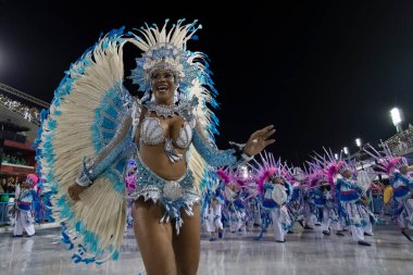 Rio, Brezilya - 22 Şubat 2020: Samba Okulu Akademicos do Sossego 'nun Marques de Sapucai Sambodromo' da geçit töreni