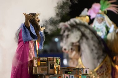 Rio, Brezilya - 23 Şubat 2020: Samba okulu Mangueira 'nın Marques de Sapucai Sambodromo' daki geçit töreni