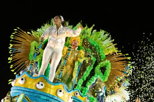 Rio, Brezilya - 22 Şubat 2020: Samba okulu Inocentes de Belford Roxo 'nun Marques de Sapucai Sambodromo' da geçit töreni
