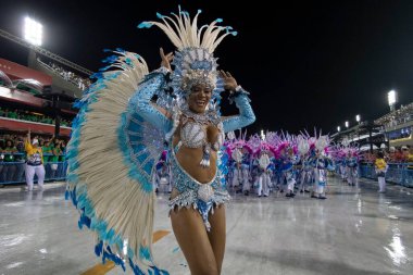 Rio, Brezilya - 22 Şubat 2020: Samba Okulu Akademicos do Sossego 'nun Marques de Sapucai Sambodromo' da geçit töreni