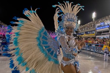 Rio, Brezilya - 22 Şubat 2020: Samba Okulu Akademicos do Sossego 'nun Marques de Sapucai Sambodromo' da geçit töreni